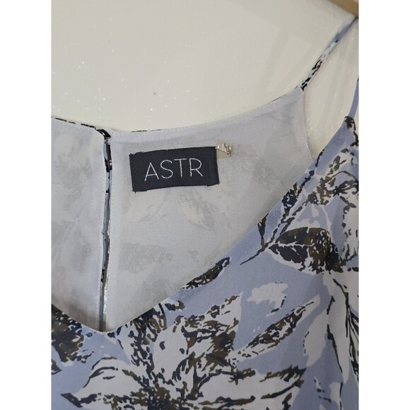 ASTR the Label Cold Shoulder Floral Top Womens Size Small Blue Blouse Revolve - Picture 8 of 10